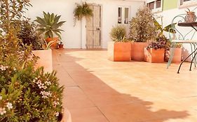 Cozy Apartment With Private Courtyard